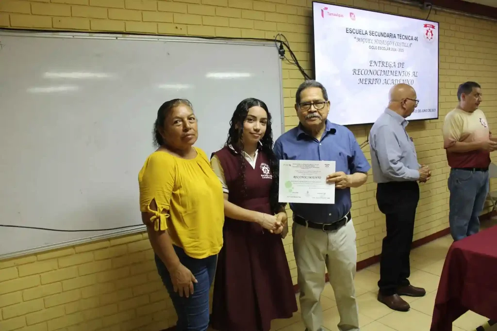 Reconocimientos para alum@s destacados.